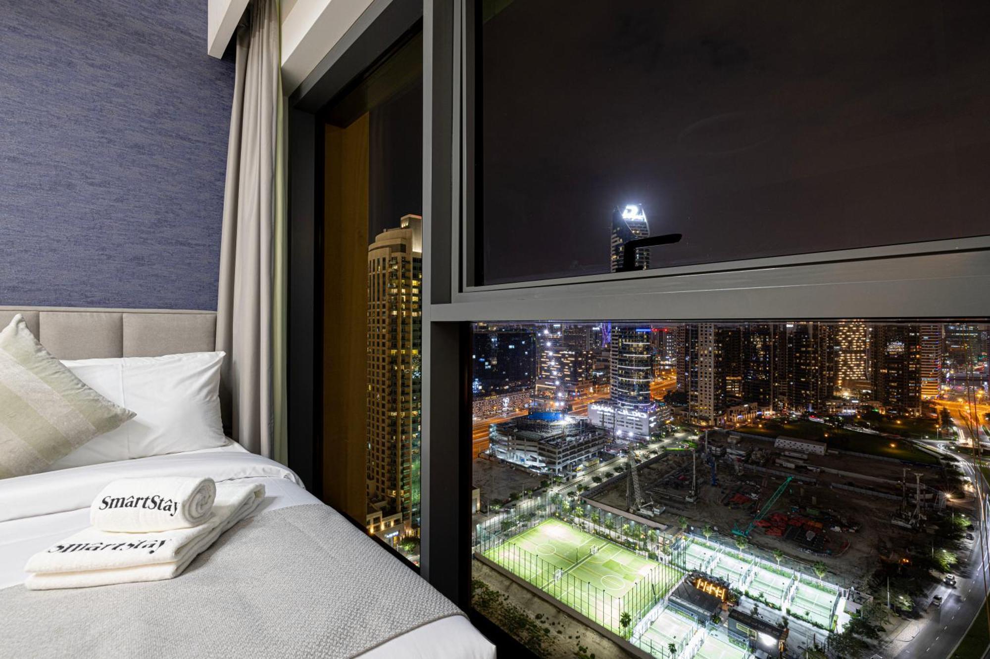 Smartstay At Burj Royale - Full Burj Khalifa View - Brand New Luxury Apartments Dubai Esterno foto