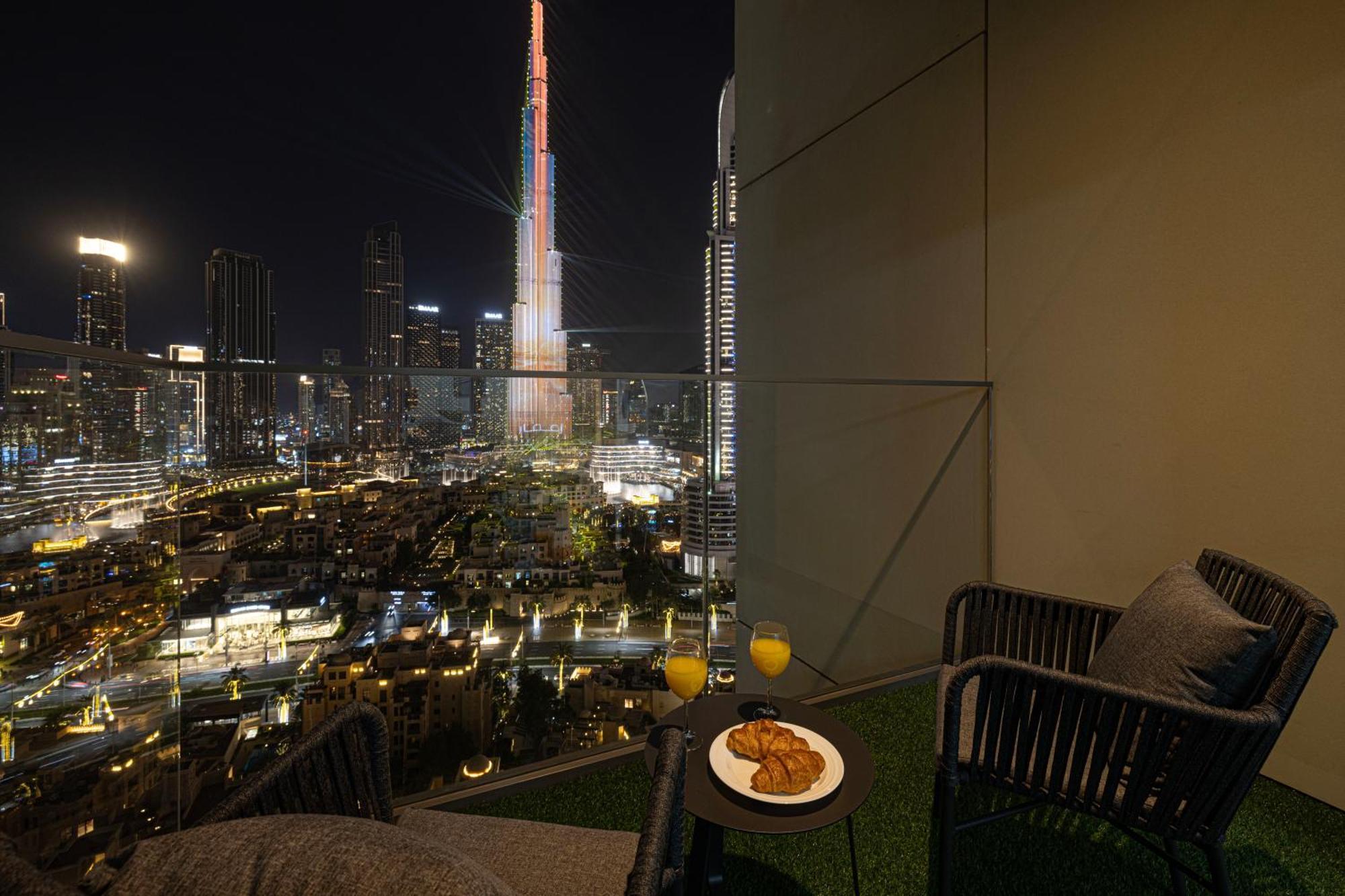 Smartstay At Burj Royale - Full Burj Khalifa View - Brand New Luxury Apartments Dubai Esterno foto