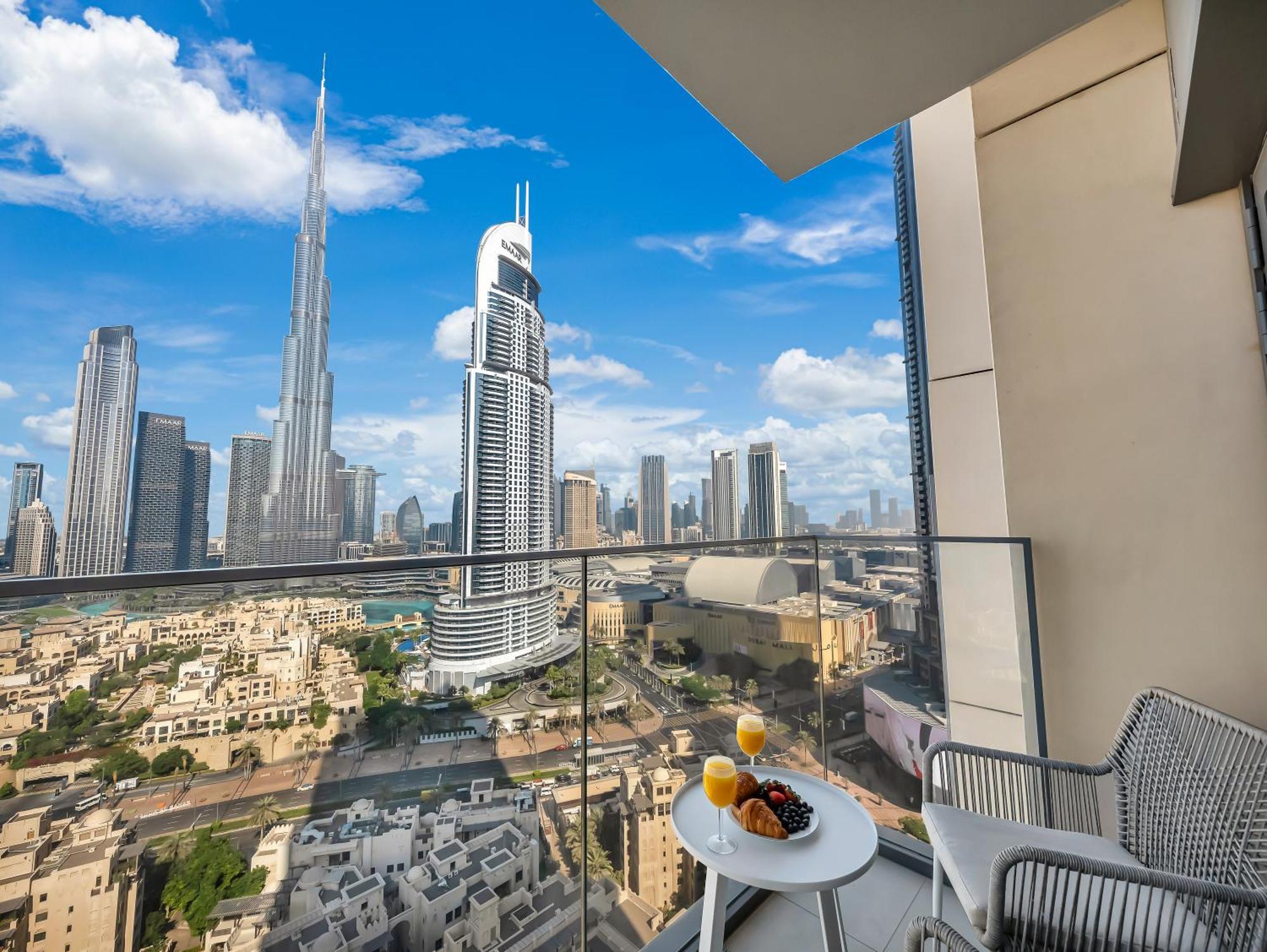 Smartstay At Burj Royale - Full Burj Khalifa View - Brand New Luxury Apartments Dubai Esterno foto