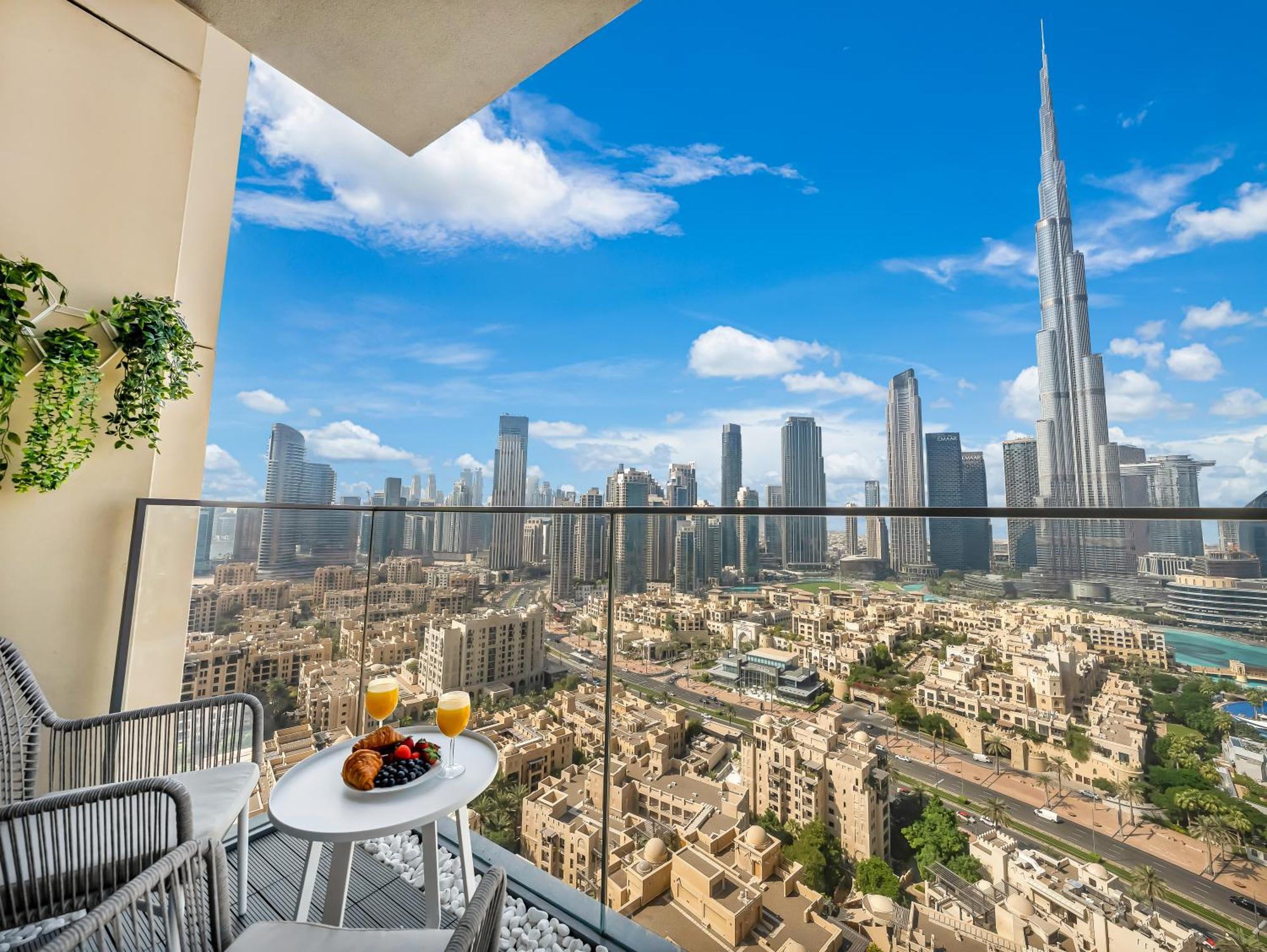 Smartstay At Burj Royale - Full Burj Khalifa View - Brand New Luxury Apartments Dubai Esterno foto